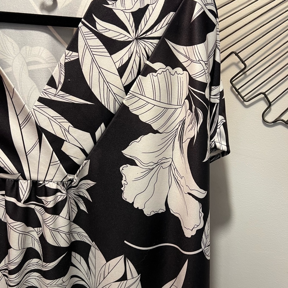 Vintage Poly Knit Black and White Floral Caftan 80s Plus Size